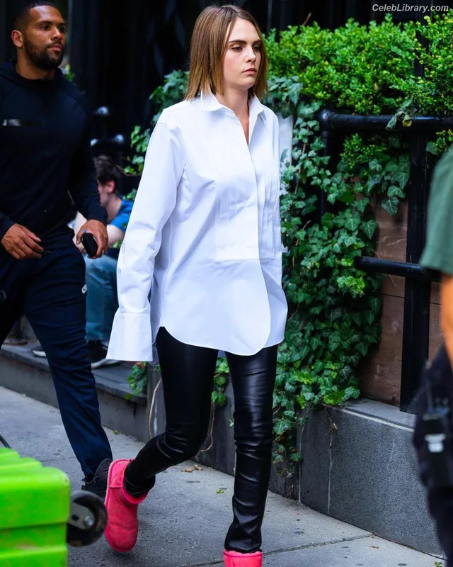 Cara Delevingne photo 19 of 1469