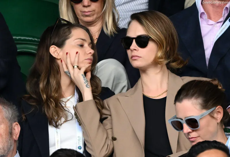 Cara Delevingne photo 2 of 1469