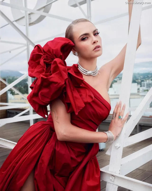 Cara Delevingne photo 23 of 1469