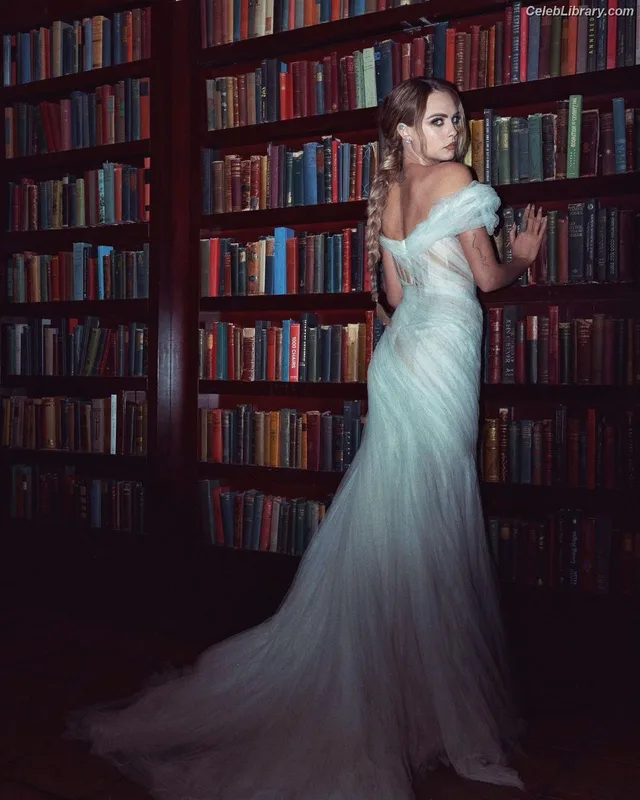 Cara Delevingne photo 1 of 1469