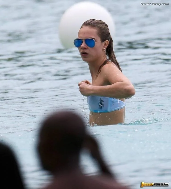 Cara Delevingne photo 16 of 1469
