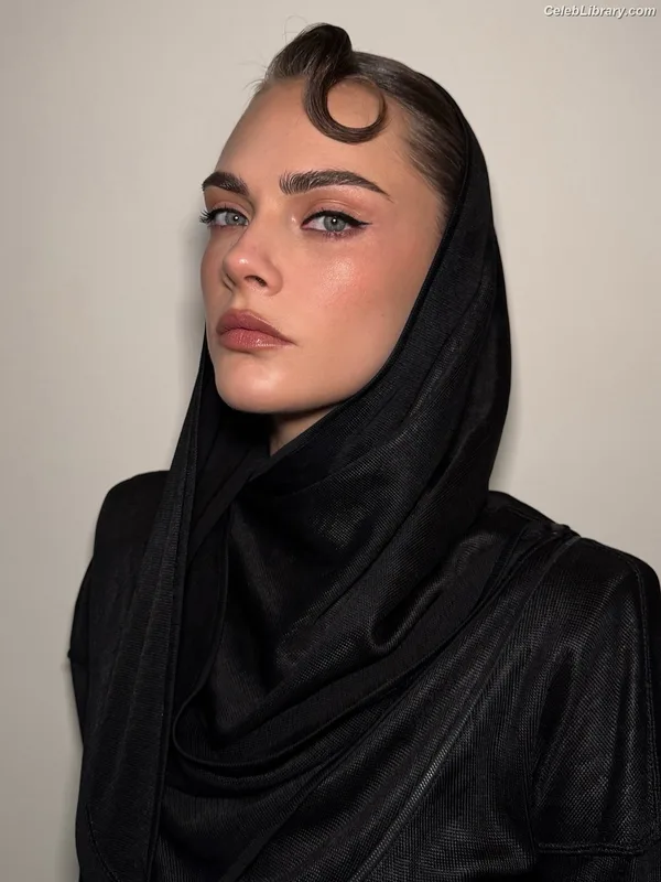 Cara Delevingne photo 6 of 1469