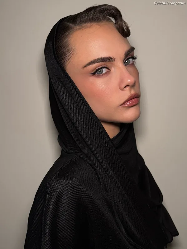 Cara Delevingne photo 7 of 1469