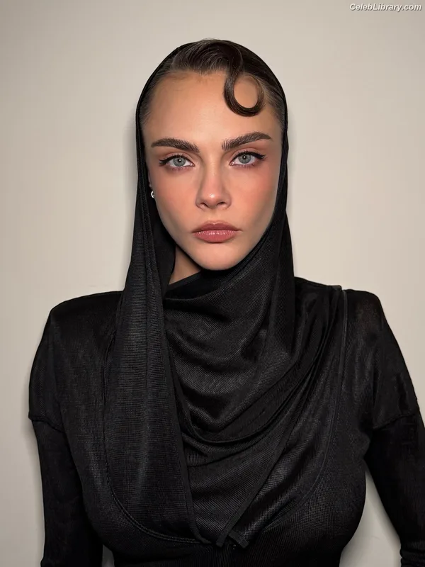 Cara Delevingne photo 9 of 1469