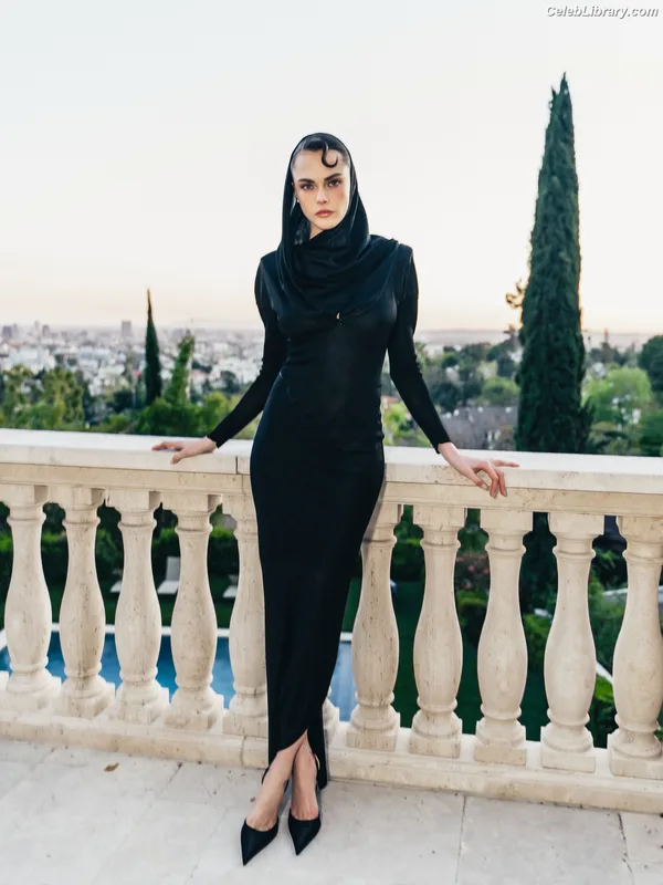Cara Delevingne photo 15 of 1469