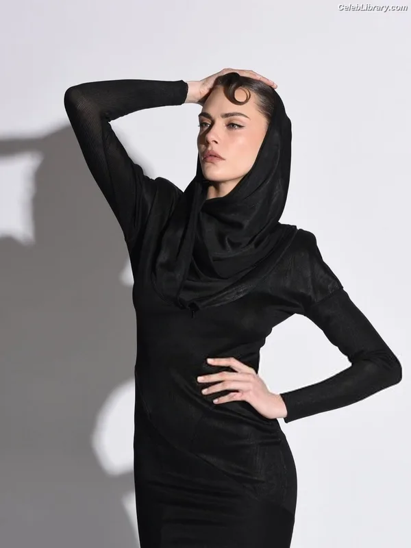 Cara Delevingne photo 16 of 1469