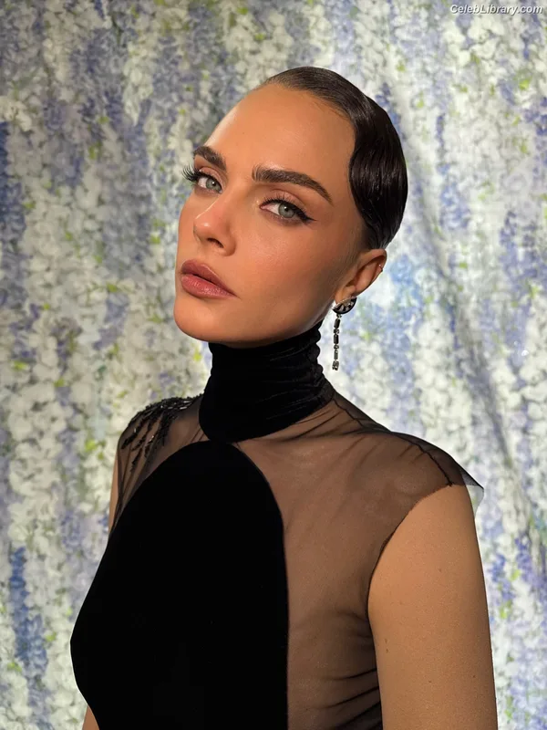 Cara Delevingne photo 2 of 1469