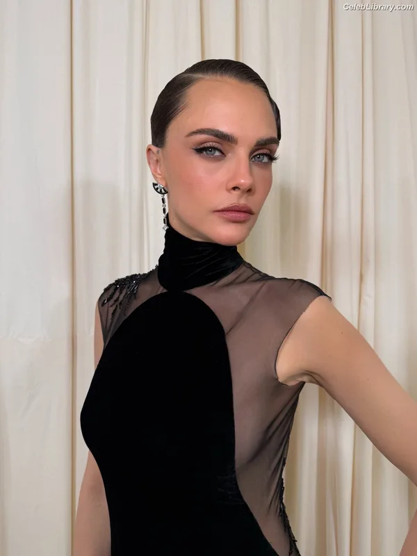 Cara Delevingne photo 3 of 1469