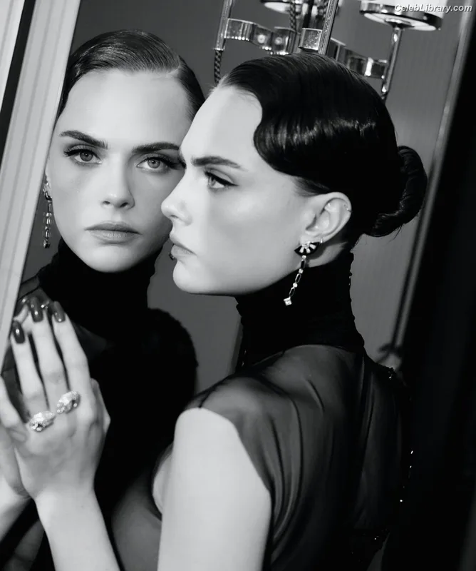 Cara Delevingne photo 4 of 1469