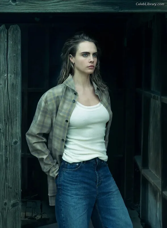 Cara Delevingne photo 9 of 1469