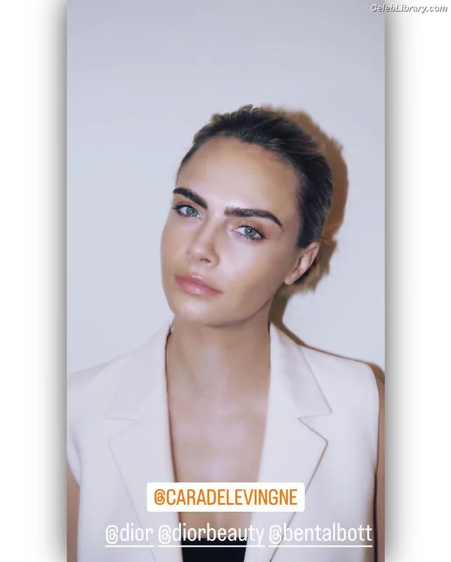Cara Delevingne photo 10 of 1469