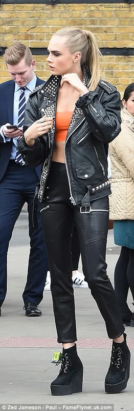 Cara Delevingne photo 2 of 1469