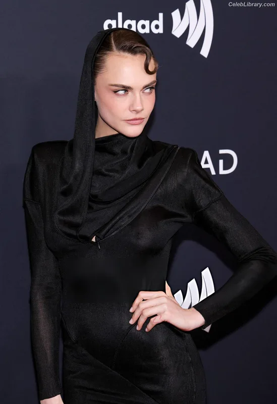 Cara Delevingne photo 4 of 1469