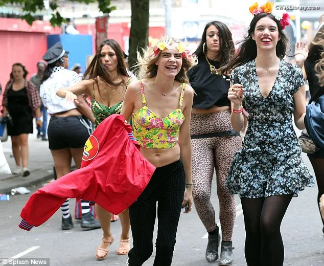 Cara Delevingne photo 17 of 1469