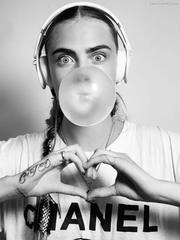 Cara Delevingne photo 20 of 1469