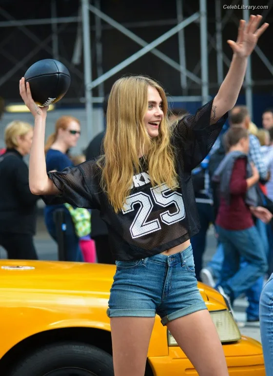 Cara Delevingne photo 2 of 1469