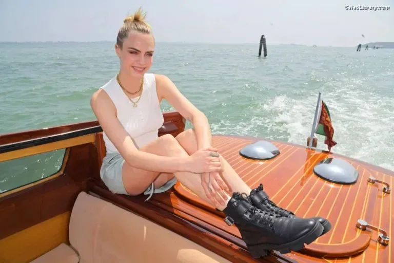 Cara Delevingne photo 22 of 1469