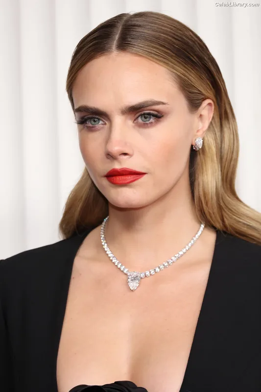 Cara Delevingne photo 17 of 1469