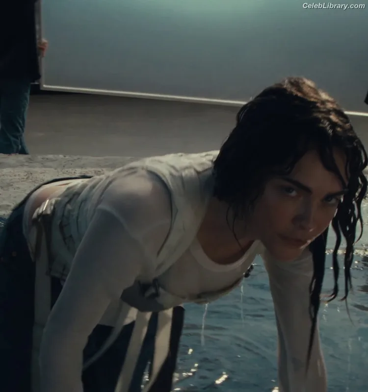 Cara Delevingne photo 19 of 1469