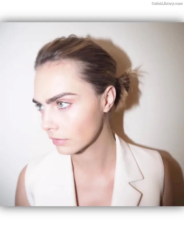 Cara Delevingne photo 22 of 1469