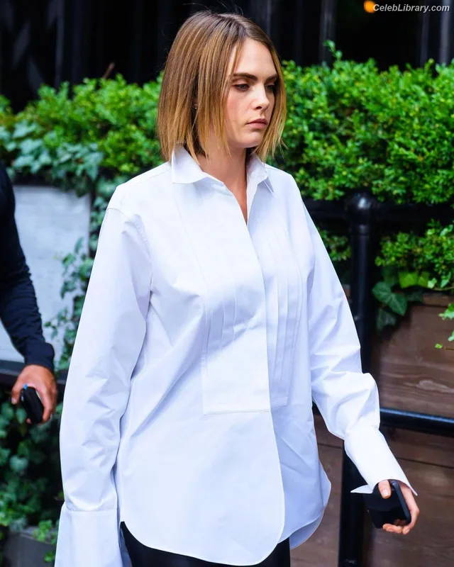 Cara Delevingne photo 3 of 1469
