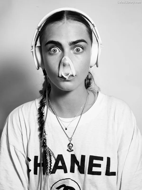 Cara Delevingne photo 17 of 1469