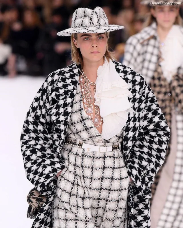 Cara Delevingne photo 14 of 1469