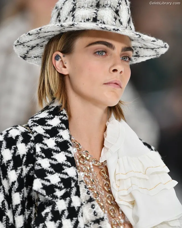 Cara Delevingne photo 18 of 1469