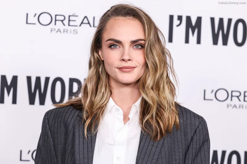 Cara Delevingne photo 3 of 1469