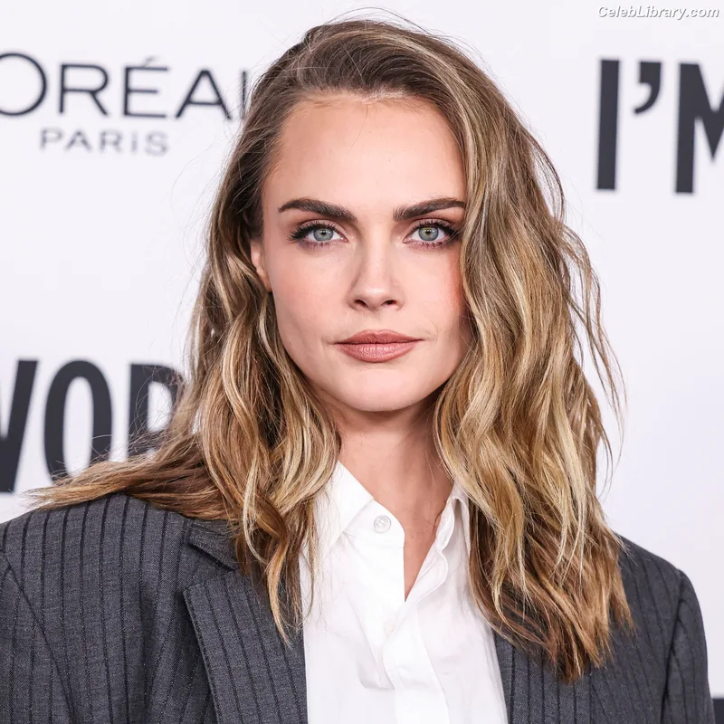 Cara Delevingne photo 4 of 1469
