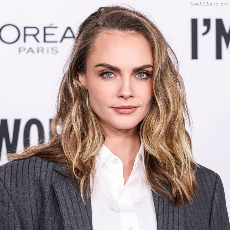 Cara Delevingne photo 7 of 1469