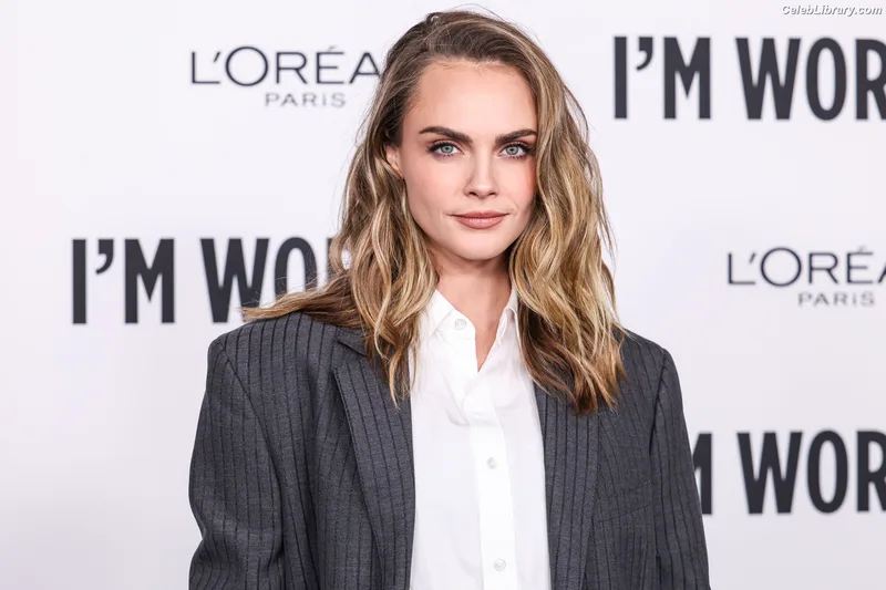 Cara Delevingne photo 8 of 1469