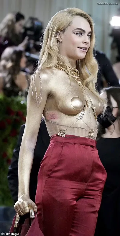 Cara Delevingne photo 14 of 1469