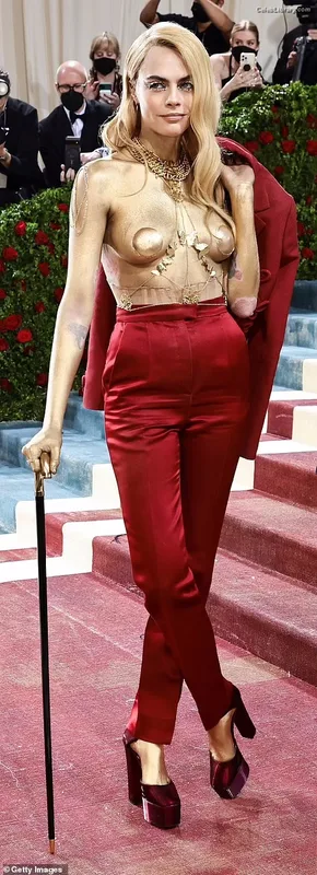 Cara Delevingne photo 17 of 1469