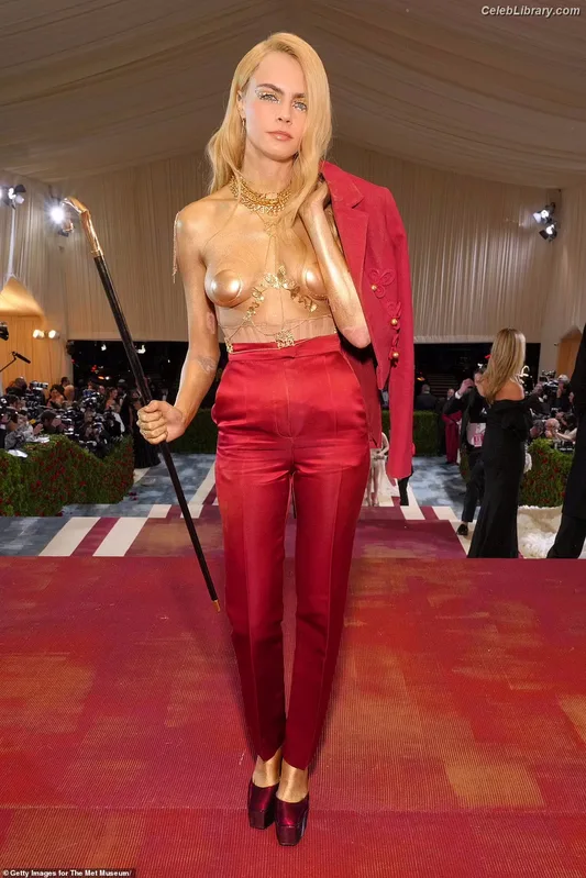 Cara Delevingne photo 20 of 1469