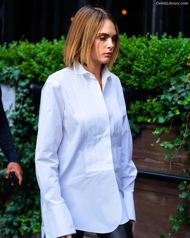 Cara Delevingne photo 2 of 1469