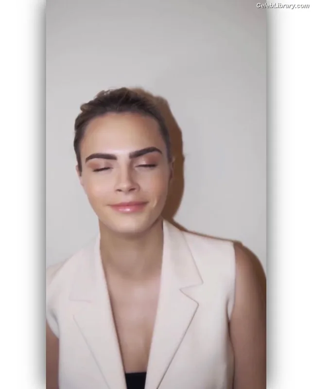 Cara Delevingne photo 19 of 1469