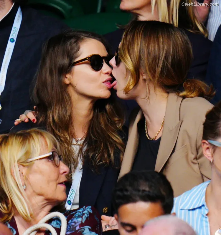 Cara Delevingne photo 7 of 1469