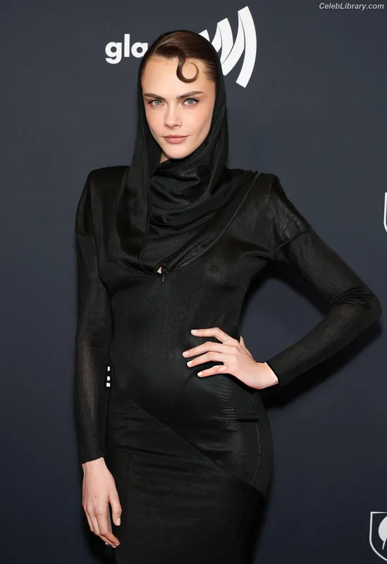 Cara Delevingne photo 21 of 1469