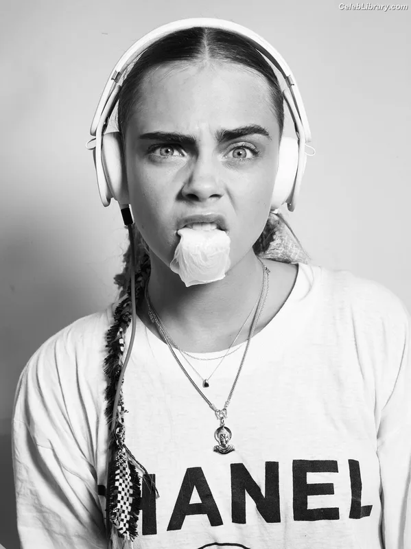 Cara Delevingne photo 7 of 1469