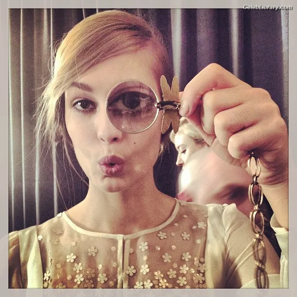 Cara Delevingne photo 8 of 1469