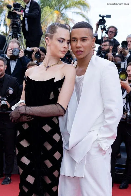Cara Delevingne photo 17 of 1469