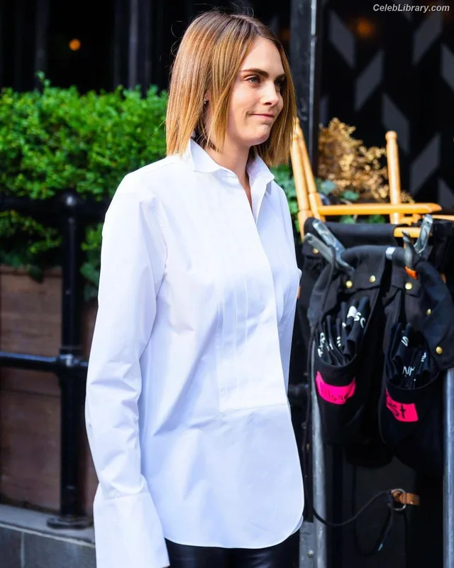 Cara Delevingne photo 6 of 1469