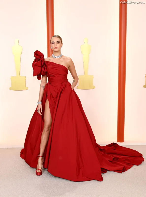 Cara Delevingne photo 8 of 1469