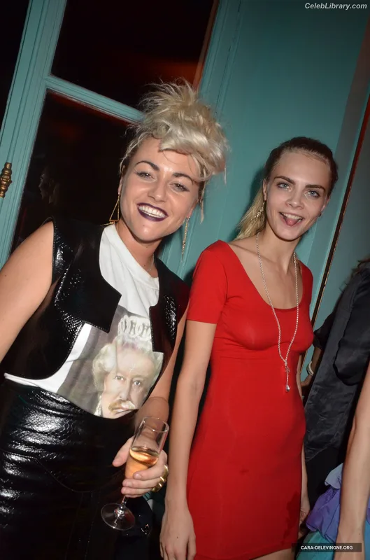 Cara Delevingne photo 11 of 1469