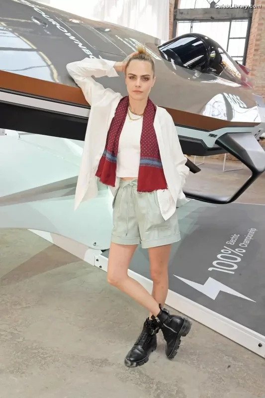 Cara Delevingne photo 4 of 1469