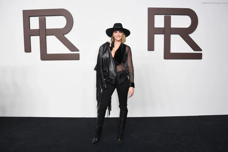 Cara Delevingne photo 9 of 1469