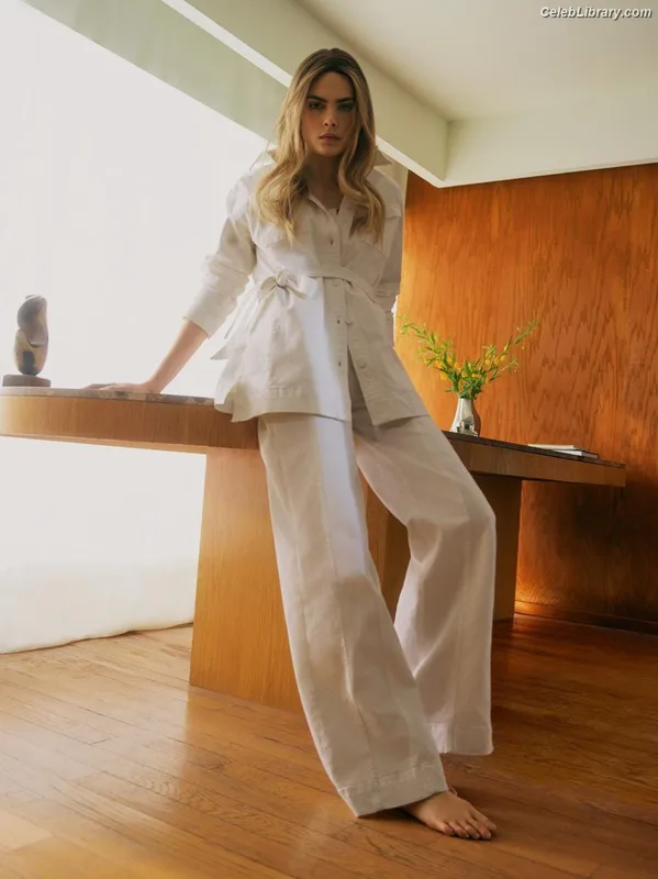 Cara Delevingne photo 11 of 1469
