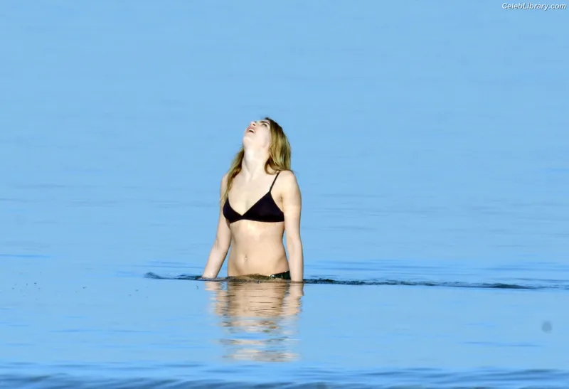 Cara Delevingne photo 17 of 1469