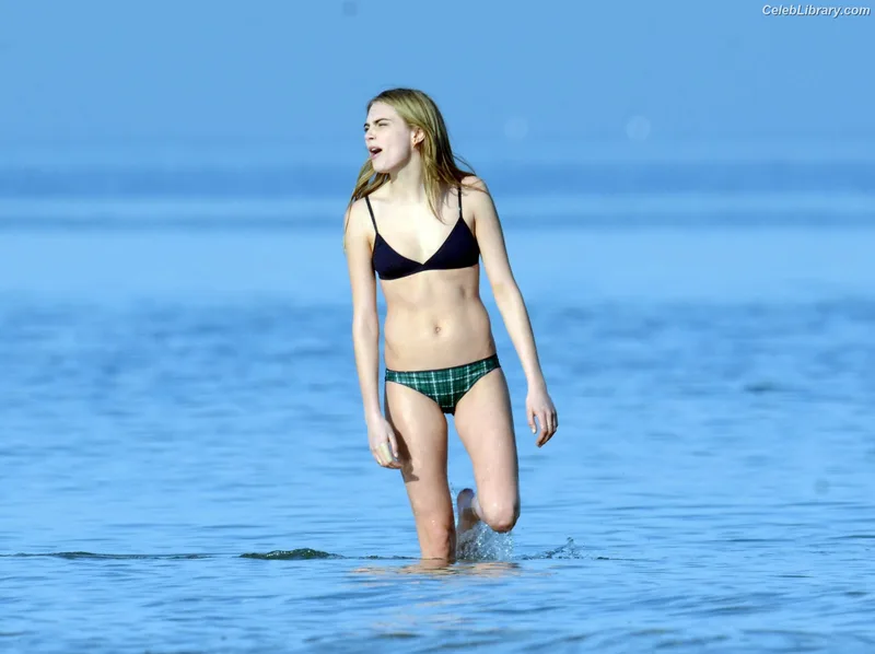 Cara Delevingne photo 2 of 1469